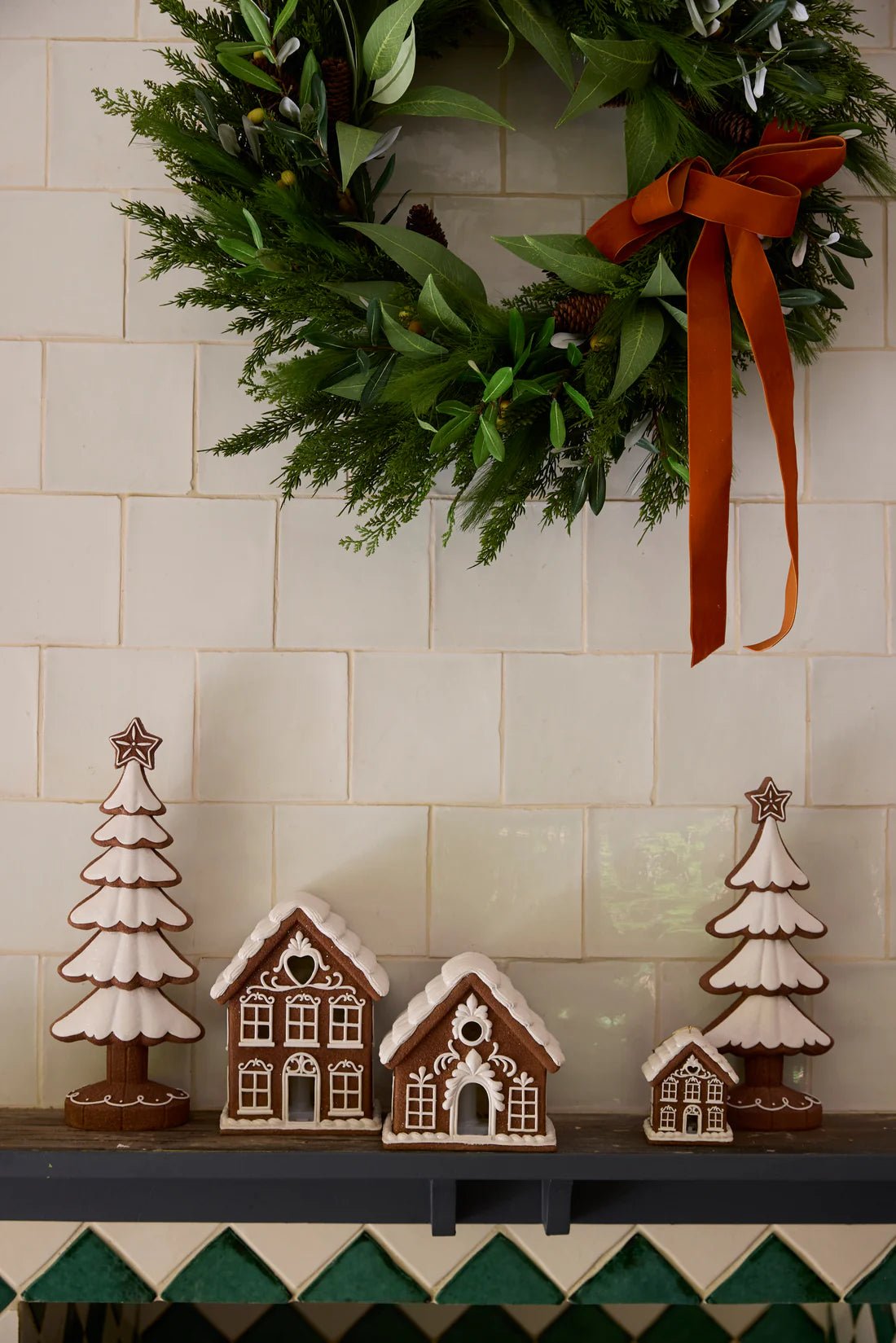 LED GINGERBREAD COTTAGE WITH WINDOWS - Pure Apotheca