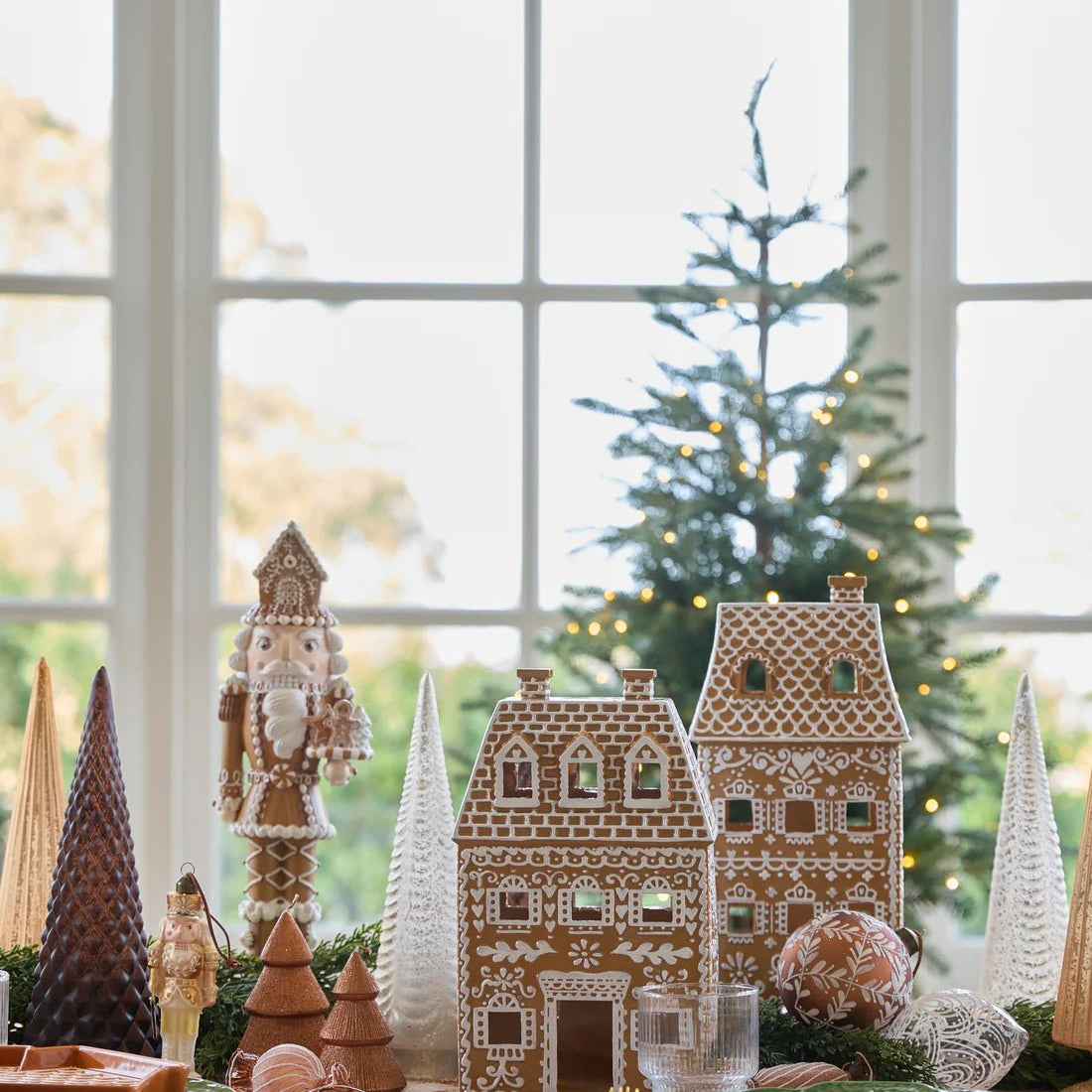 LED INTRICATE PIPED GINGERBREAD COTTAGE - Pure Apotheca