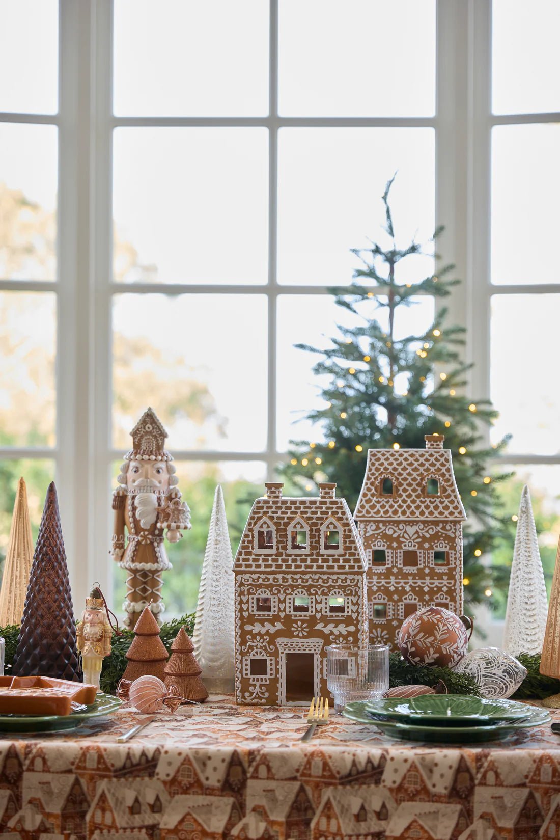 LED INTRICATE PIPED GINGERBREAD COTTAGE - Pure Apotheca