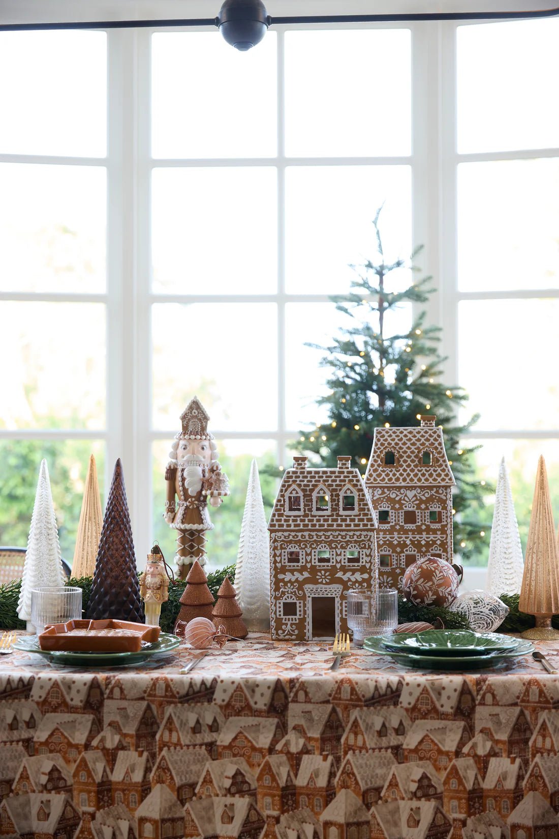 LED INTRICATE PIPED GINGERBREAD TOWNHOUSE - Pure Apotheca