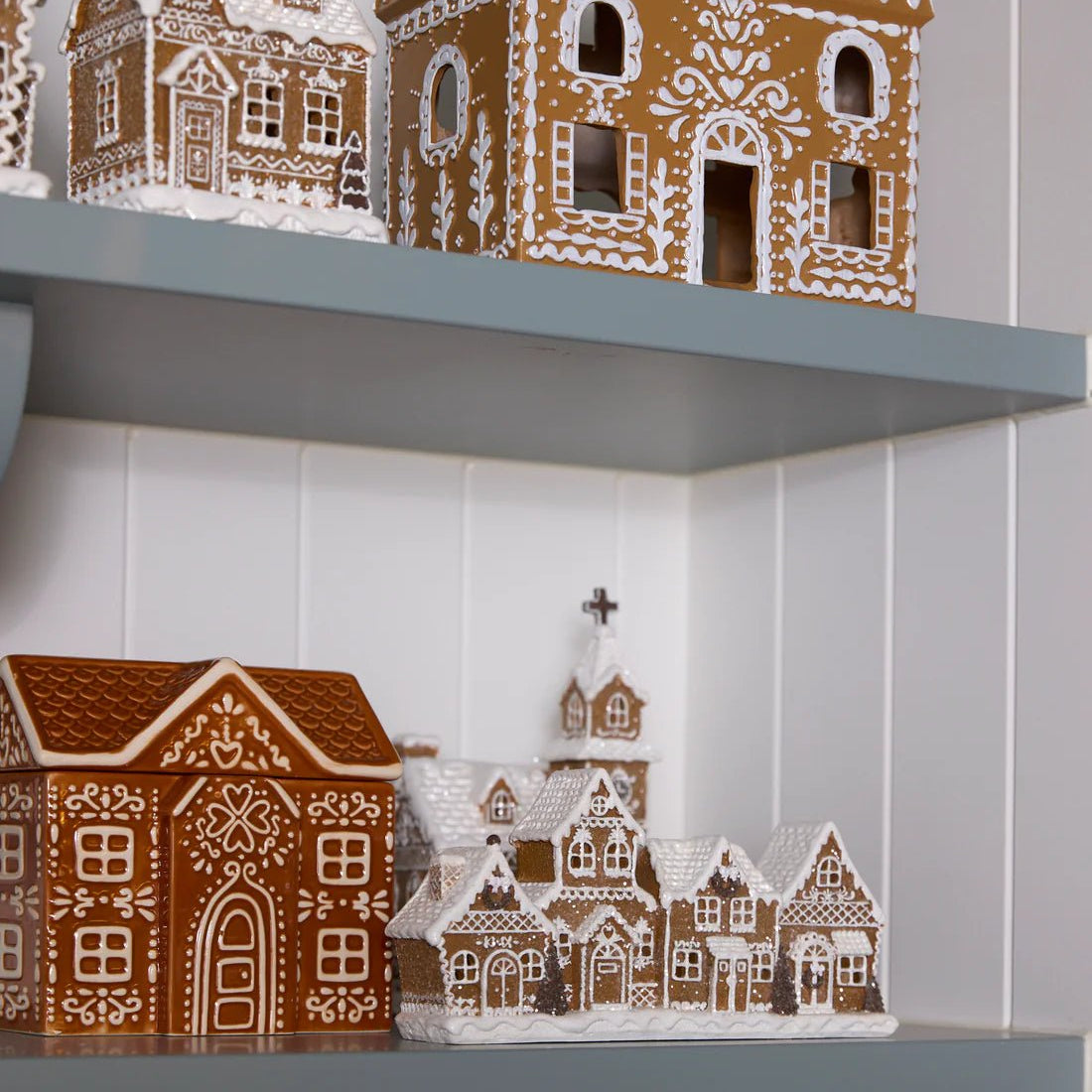LED PIPED GINGERBREAD VILLAGE - Pure Apotheca