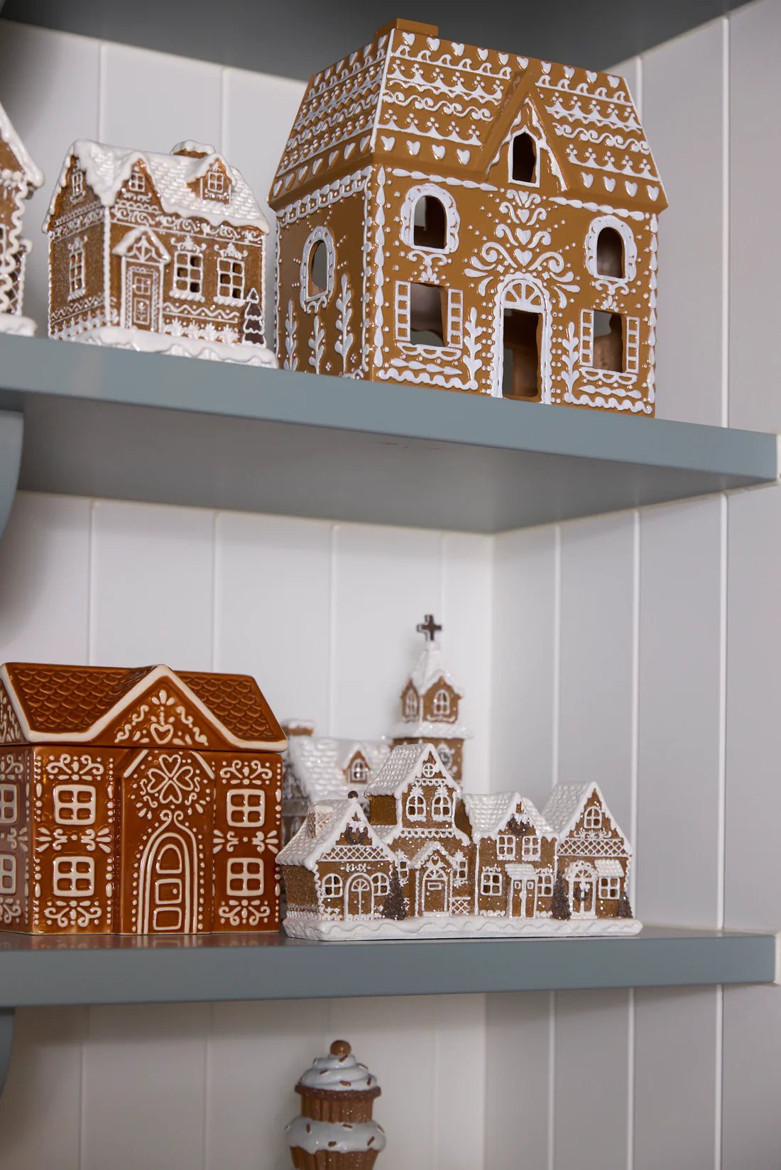 LED PIPED GINGERBREAD VILLAGE - Pure Apotheca