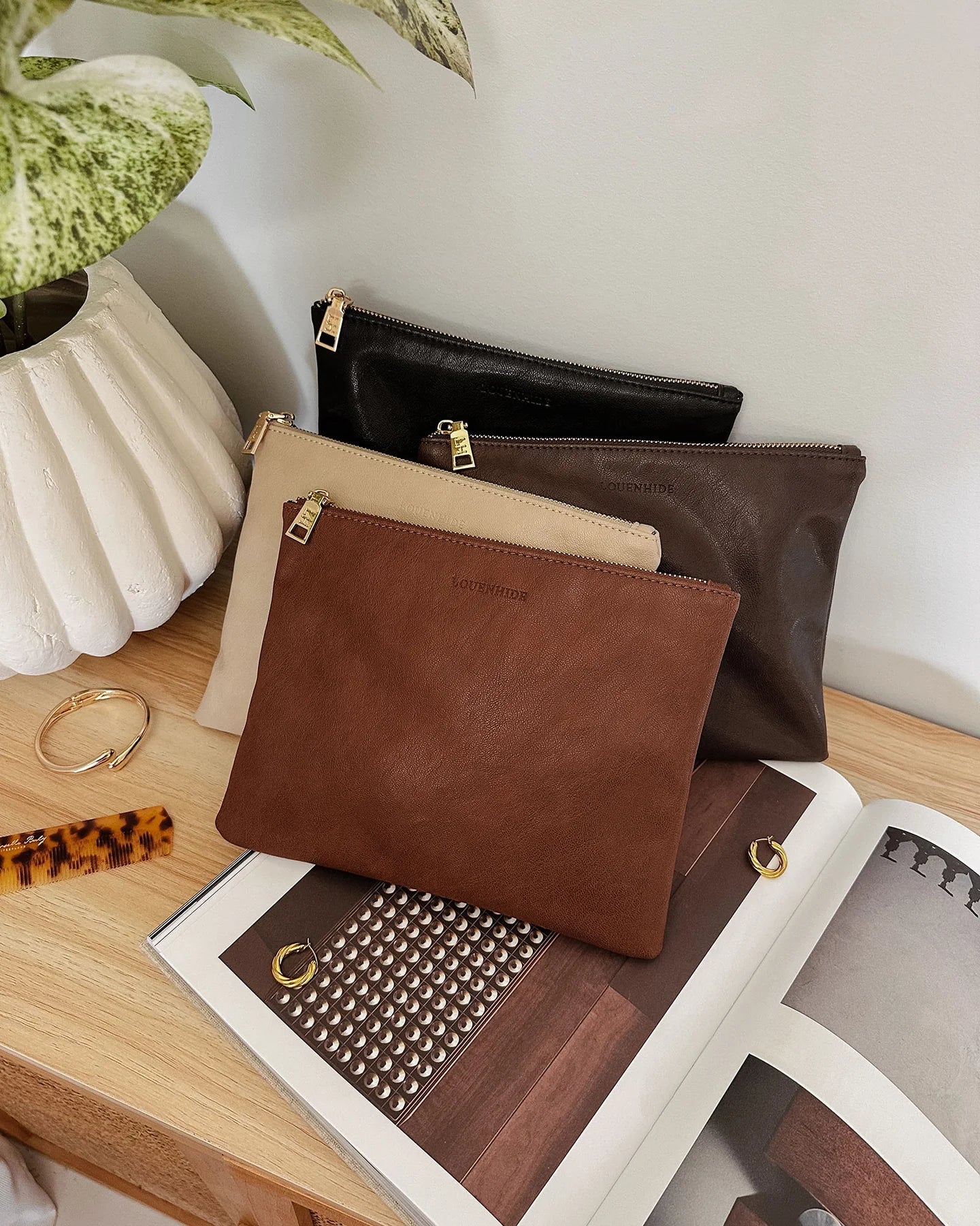 Louie Pouch Saddle Chocolate - Pure Apotheca