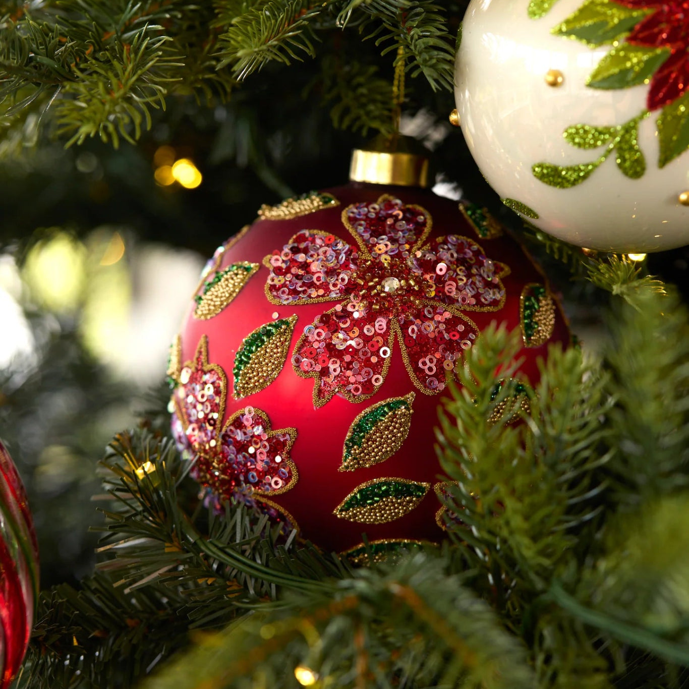 MATTE BEADED POINSETTIA ROUND BAUBLE - Pure Apotheca