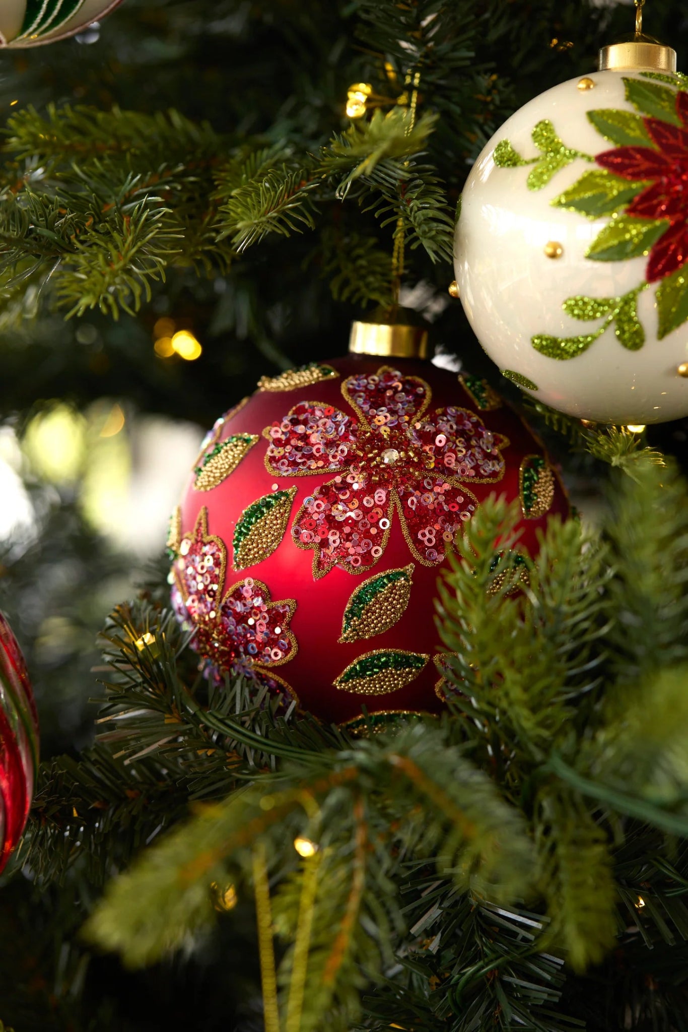 MATTE BEADED POINSETTIA ROUND BAUBLE - Pure Apotheca
