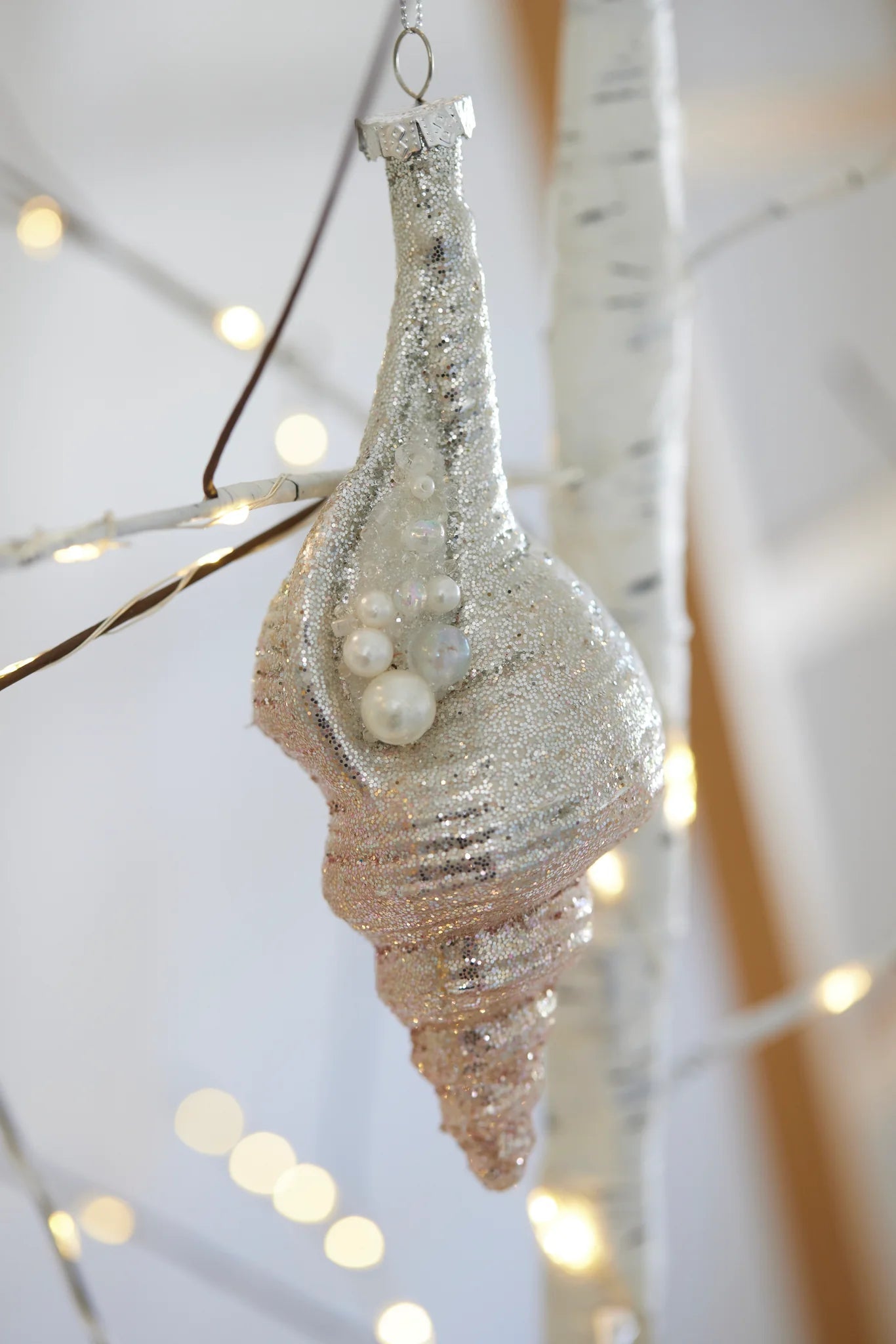 METALLIC CONCH WITH PEARLS HANGING - Pure Apotheca