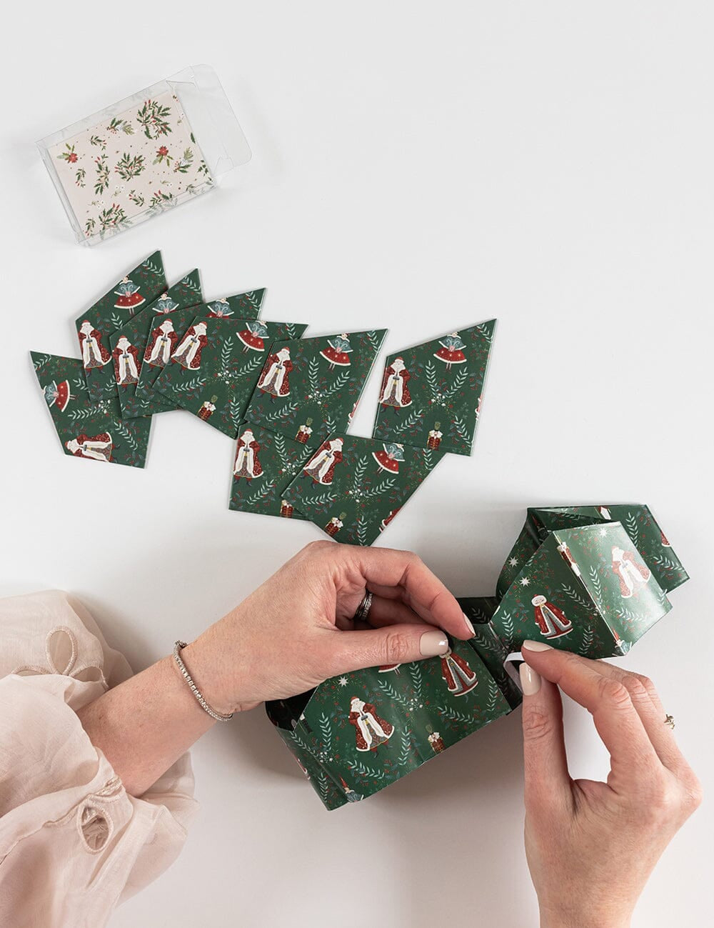 Mr & Mrs Claus - 10pk Christmas Paper Crown Hats - Pure Apotheca