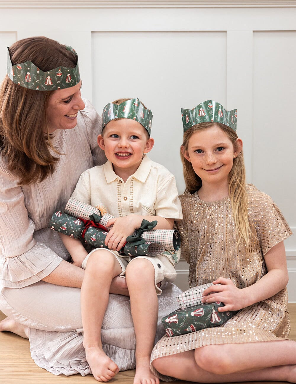 Mr & Mrs Claus - 10pk Christmas Paper Crown Hats - Pure Apotheca