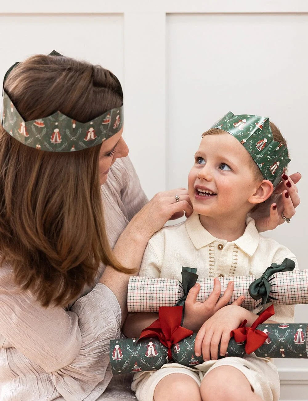 Mr & Mrs Claus - 10pk Christmas Paper Crown Hats - Pure Apotheca