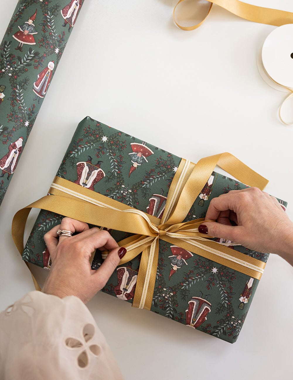 Mr & Mrs Claus Gift Wrap 3m - Pure Apotheca