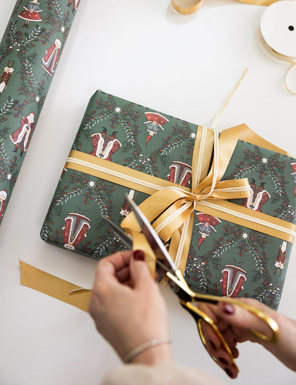 Mr & Mrs Claus Gift Wrap 3m - Pure Apotheca