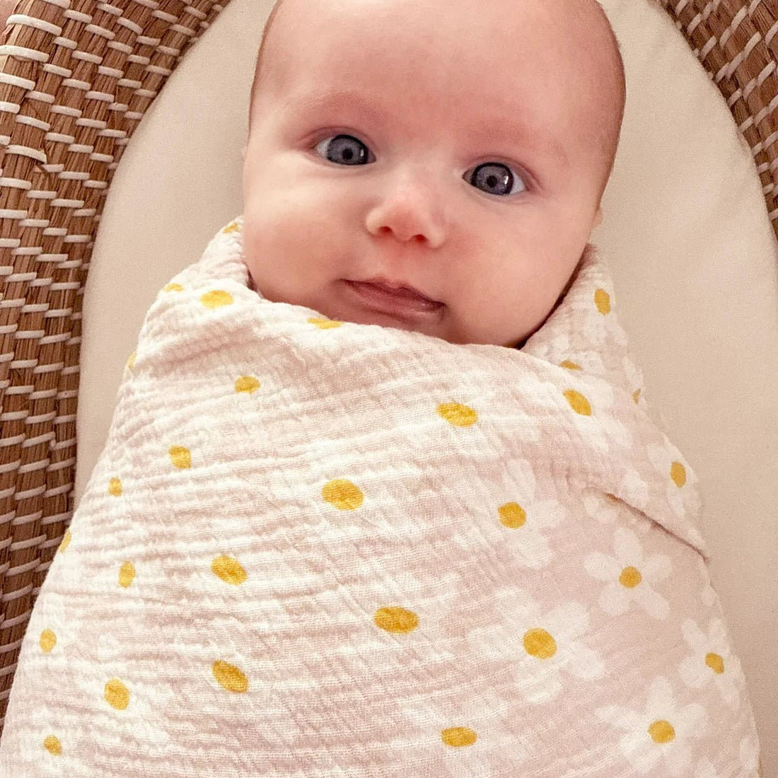 Muslin Swaddle Large Daisies - Pure Apotheca
