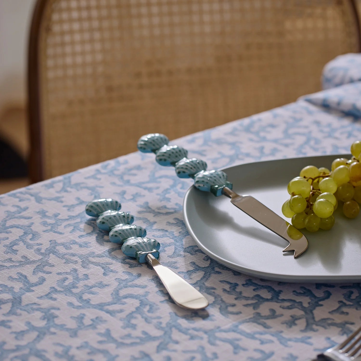 SCALLOP BLUE CHEESE KNIFE SET/2 - Pure Apotheca