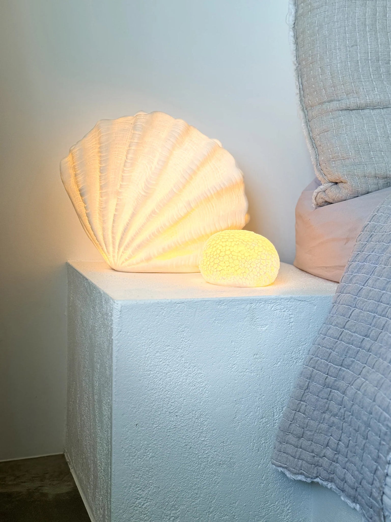 Scallop Resin Outddoor Lamp 35.5x18x28cm - Pure Apotheca