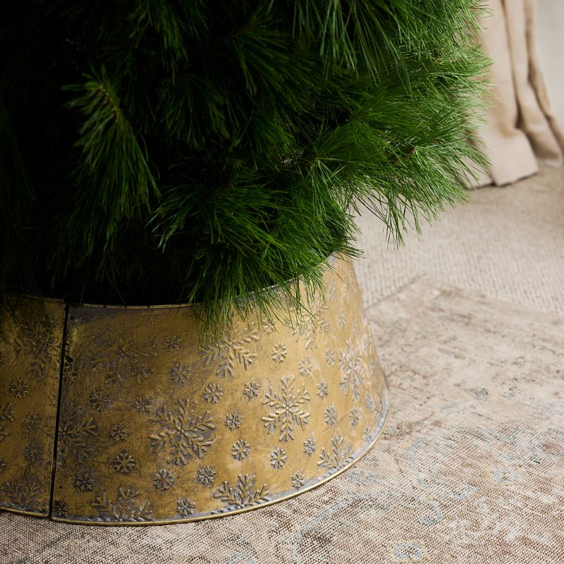 Snowflake Gold Tree Skirt Large - Pure Apotheca