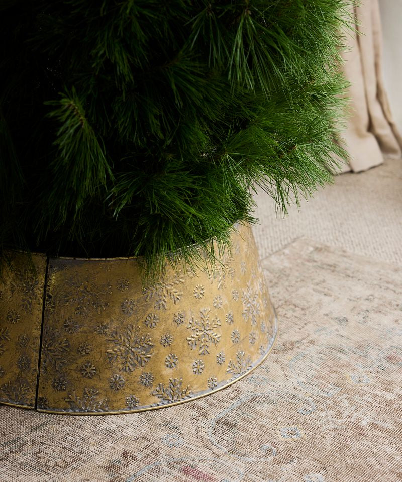 Snowflake Gold Tree Skirt Large - Pure Apotheca