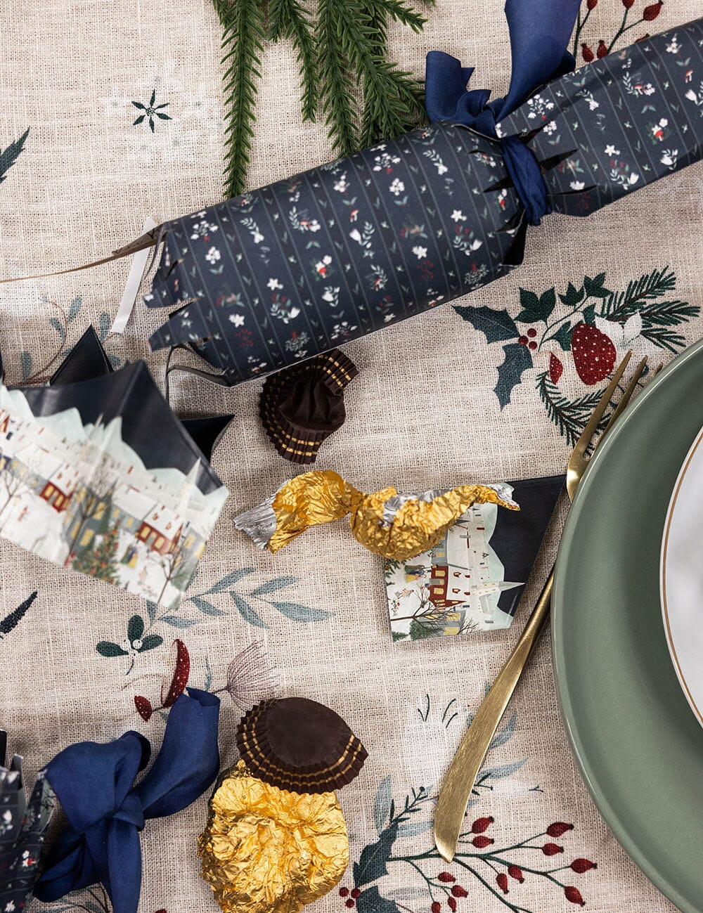 The Christmas Village 10pk Cracker Kit - Pure Apotheca