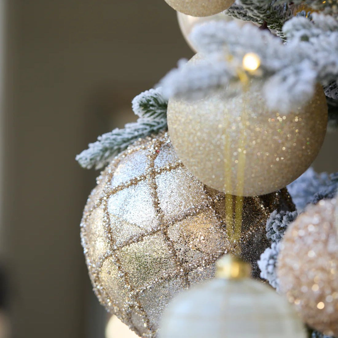 XL CHAMPAGNE GLITTERED LATTICE BAUBLE - Pure Apotheca